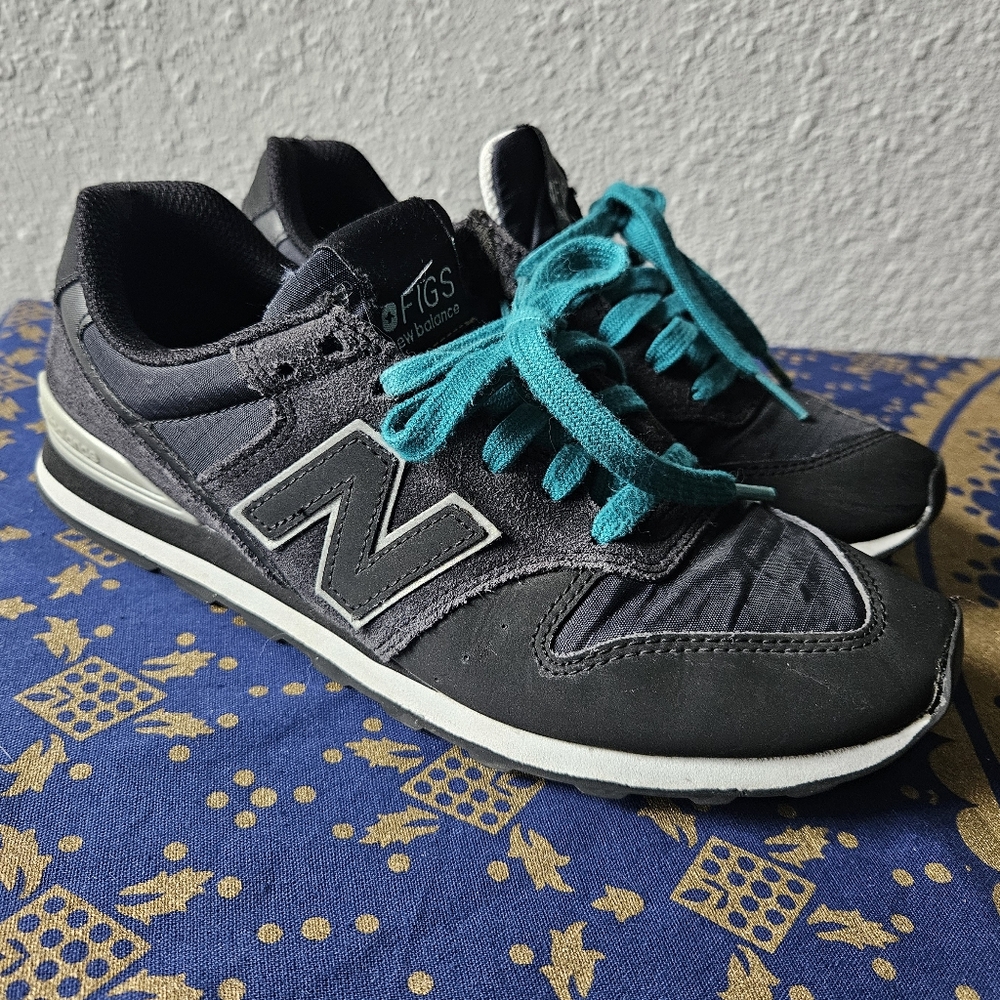New balance  - figs. Size 9